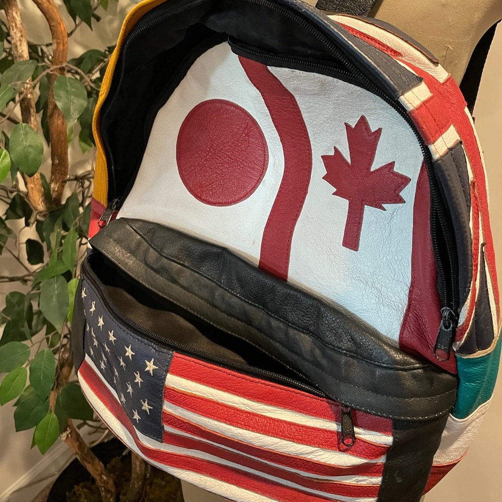 International Flag Backpack - Picture 4 of 5